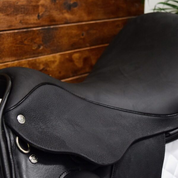 18″ Custom Saddlery Wolfgang Solo II (2022) *Includes Girth, Stirrups and Leathers* - Image 2