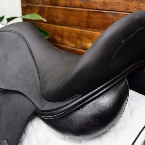 18″ Custom Saddlery Wolfgang Solo II (2022) *Includes Girth, Stirrups and Leathers* - Image 3