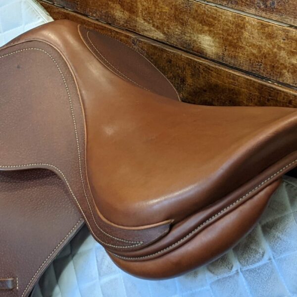 16.5″/17″ Forestier Jump Saddle (2005) *Demo Condition* - Image 3