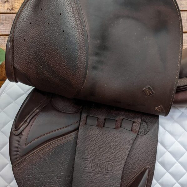 17.5″ CWD SE01 3L (2017) *Leathers, Stirrups and Girth Included* - Image 4