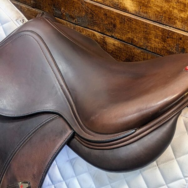 17″ Equipe Grand Prix Jumping Saddle (2017) *Full Grip Leather* - Image 3