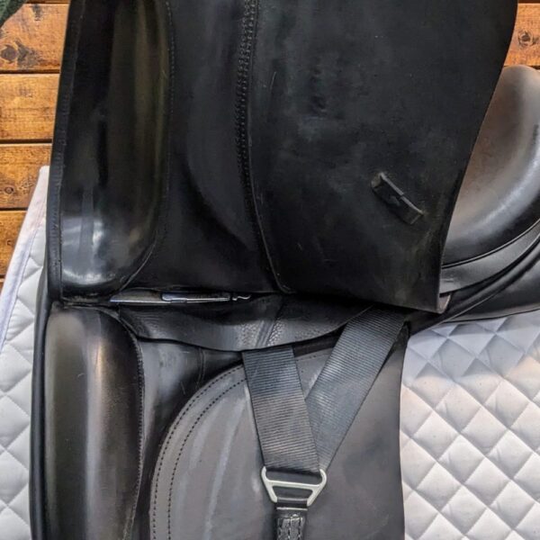 18″ Custom Saddlery Steffen’s Advantage (2019) *Wool Flocked* - Image 4