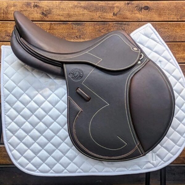 17.5″ Antares Signature Jumping Saddle 2A (2024) *AO1 Wide Tree*Full Calf Leather*